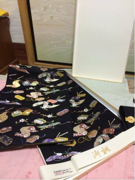 京都西陣織元謹製 正絹唐織黒地宝尽くし柄仕立て上り袋帯 未使用