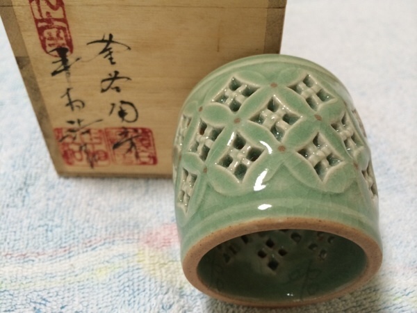 釜谷陶房製 松南 平相浩作 七宝繋ぎ青磁茶道用高級蓋置径6×5cm 未使用