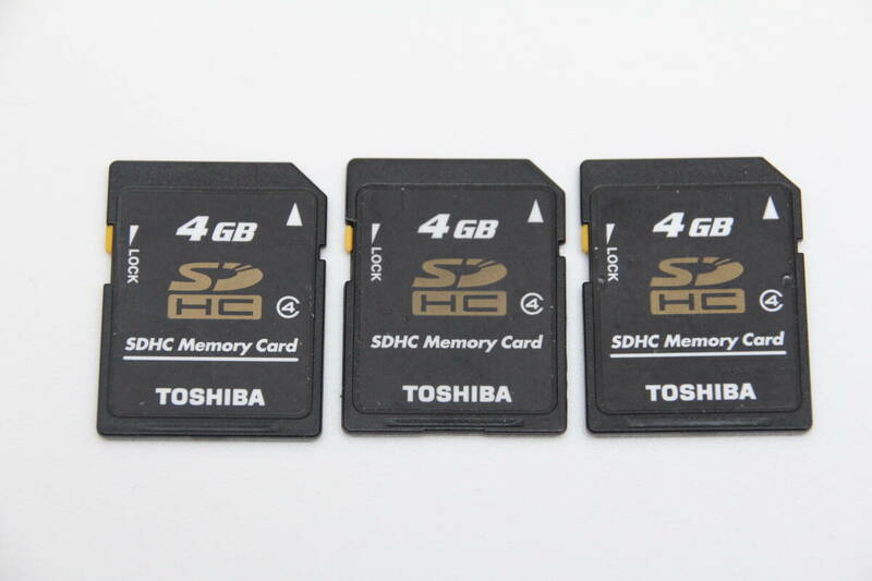 4GB SDHCカード　TOSHIBA　●3枚セット●