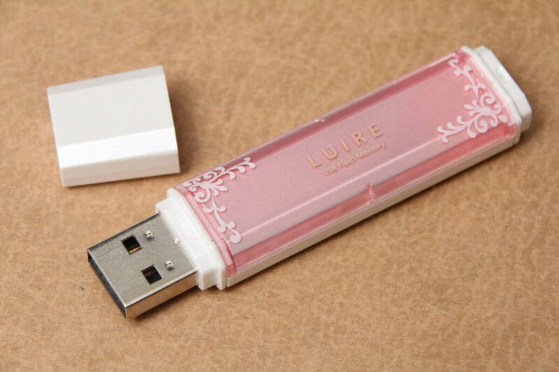 4GB USBメモリ　ELECOM LUIRE