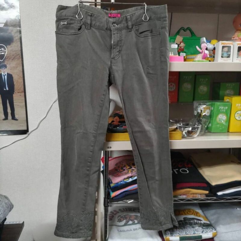 TO BE CHIC トゥービーシック デニム パンツ ジーンズ オリーブ？ グレー ？ サイズ42 W5R54-632-79