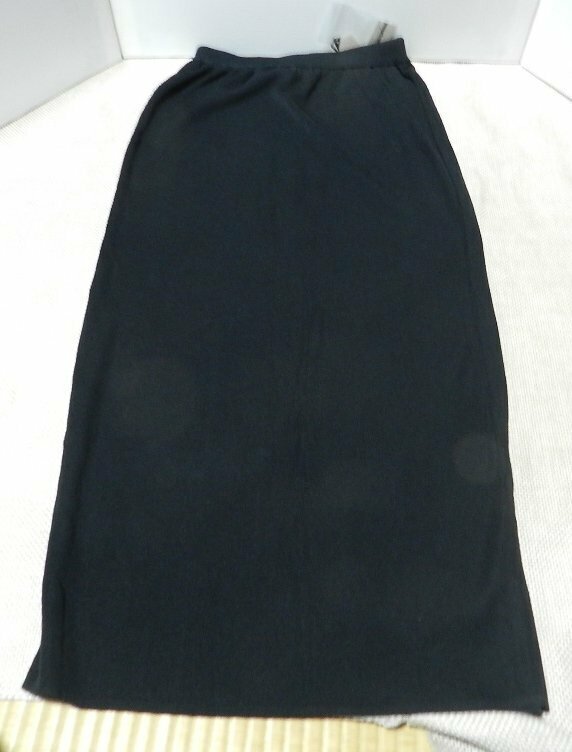イッセイミヤケ　ロングスカート　タイト　Sサイズ　黒　ニット　シンプル　未使用　タグ付き　高島屋購入品　