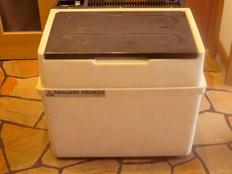 １００V　１２V　カセットコンロで使える３WAYポータブル冷蔵庫　氷も作れます。　イワタニ