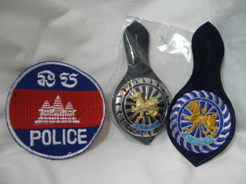 新品　カンボジアのポリス着用の警察官胸バッジ　警察証　アイロンワッペン・パッチ カンボジア警察 部隊章のセット 