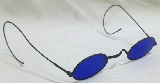明治期 / 当時物 ◆ 小判型メガネ / 鉄枠 / 青レンズ ◆ 眼鏡 / 度なしレンズ入り ◆ 未使用 / デットストック品