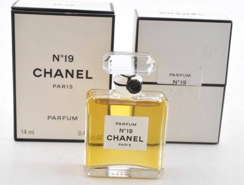 未使用 14ml Chanel シャネル No19 PARFUM パルファム 香水 イエロー 黄色 スプレー レディース 女性 箱付き 9C032213