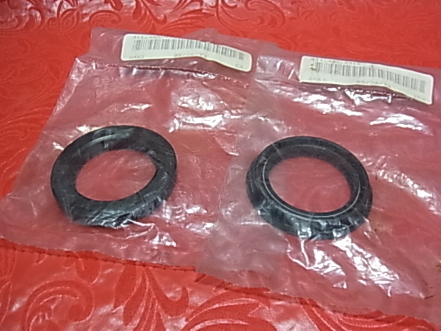 在庫整理品 VW Porsche 用 ハブシール 左右セット 311.405.641B 【社外品】 NEWOLD STOCK 914 924 Golf 2 Audi 80