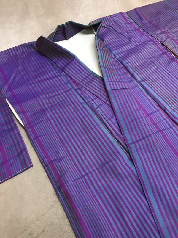 アンティーク着物 縞模様 紫 和服 和装 衣装 着付け お洒落 上品 個性的 大正ロマン レトロ リメイク 材料 ハンドメイド 素材 古着 中古品 