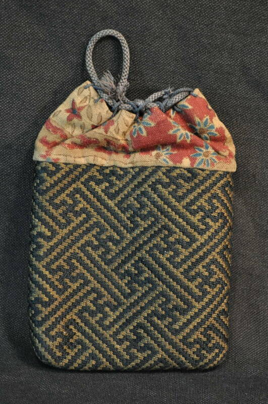 昭和レトロ　精緻な織りの　巾着袋　110x80ミリ