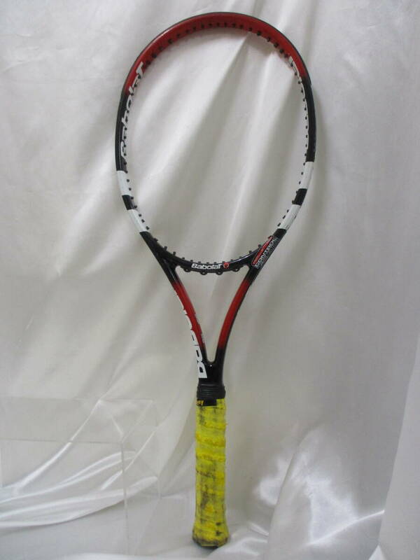３. バボラ (PURE CONTROL TEAM)テニスラケット ウエイト:320g バランス:310mm ヘッドサイズ:630CM ストリング無し 