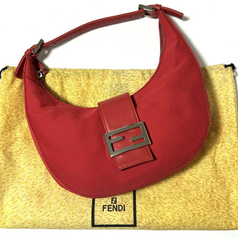  FENDI フェンディ クロワッサン 三日月 バッグ FFロゴ HB03538