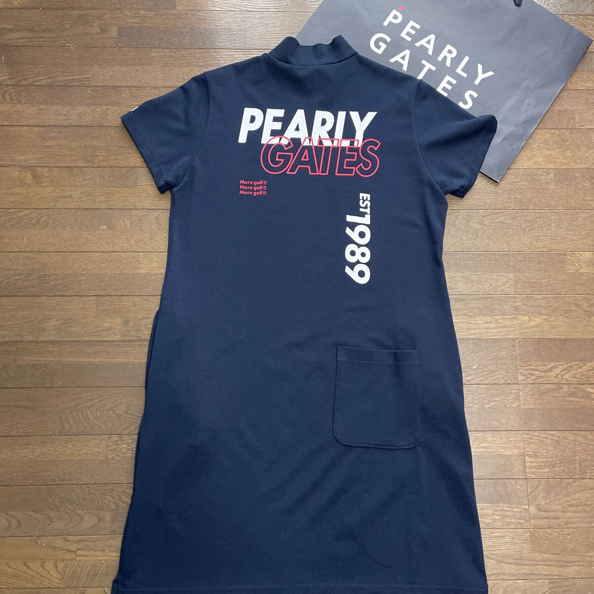 送料無料PEARLY GATESパーリーゲイツ背面BIGロゴモックネックワンピースDRY-X鹿の子MESH速乾蒸れ軽減紫外線UVCUT STRETCH(大特価2)中古品