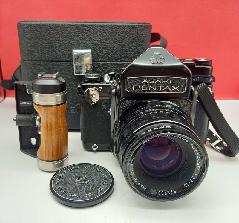 ■ PENTAX 6×7 ボディ TAKUMAR 2.8/90 レンズ TTLファインダー シャッター、露出計OK 中判フィルムカメラ 木製グリップ ペンタックス