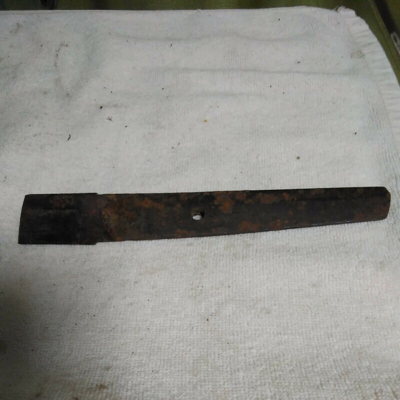 切断された日本刀　長さ約18センチ5ミリ　刃渡り約4センチ5ミリ