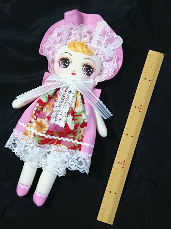 昭和レトロ風、手作り文化人形。ハンドメイドドール。ピンク色、金髪、和柄、蝶、白レース。新品。