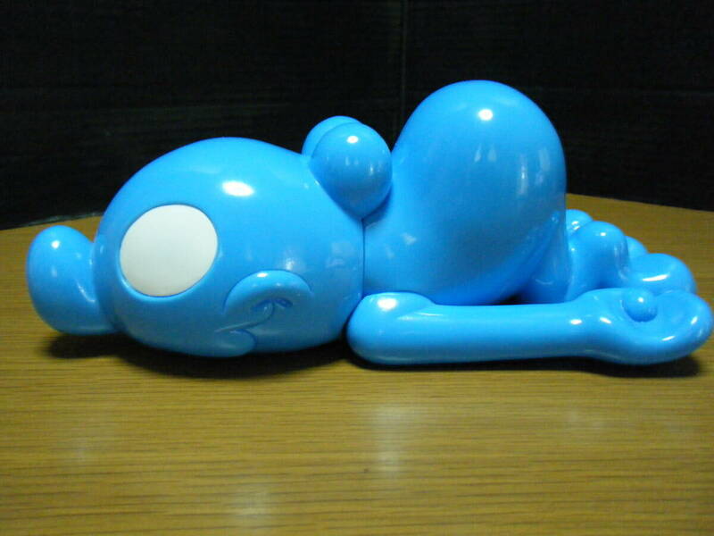 ♪ISETAN 3D ART PROJECT × COIN PARKING DELIVERY　SHIRAI“Perfect body” ［250体限り］ブルー×ホワイト 定価¥19,800 白井さん ソフビ
