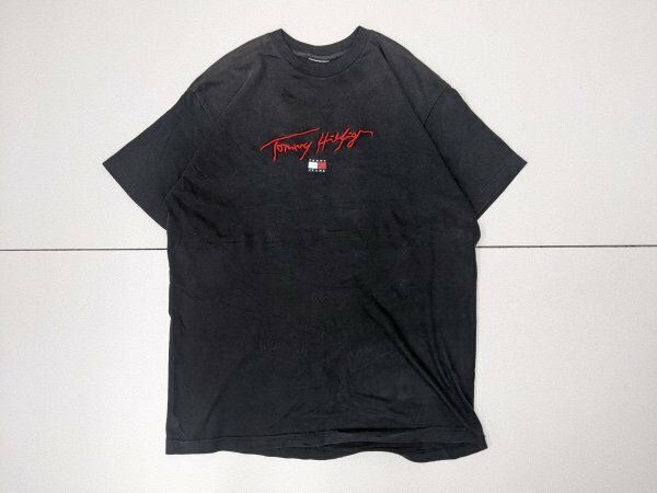18．00s トミーヒルフィガー ブラックフェード TOMMY JEANS デカロゴ 立体ロゴ 半袖 Tシャツ メンズL相当 黒赤x608