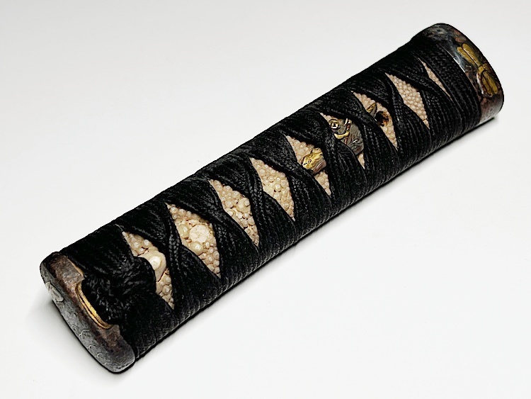 【瑞】日本刀柄　彫刻　縁頭目貫　日本刀装具 全長約　１５．８ｃｍ　