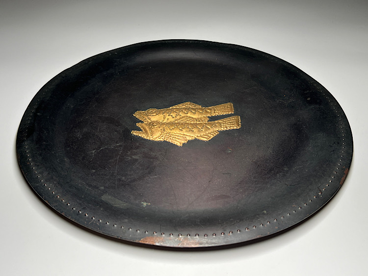 【瑞】銅製　打ち出し　魚紋　飾り皿　径：２９．６ｃｍ