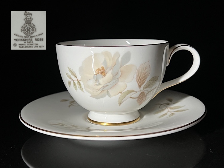 【瑞】ロイヤルドルトン ROYAL DOULTON　YORKSHIRE ROSE　カップ＆ソーサー