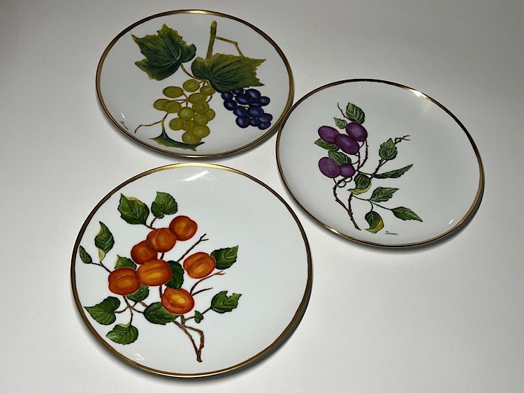 【瑞】陶磁製　金彩　果物柄大皿　３枚　径：約２６．３ｃｍ