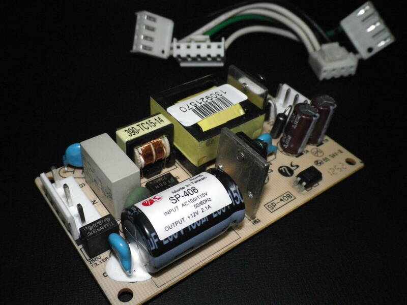 12vスイッチング電源/AC-DCコンバーター/直流電源/組込電源/ＡＣ１００ｖ-ＤＣ１２ｖ ２.1Ａ ２５ｗ　中古品 動作保証