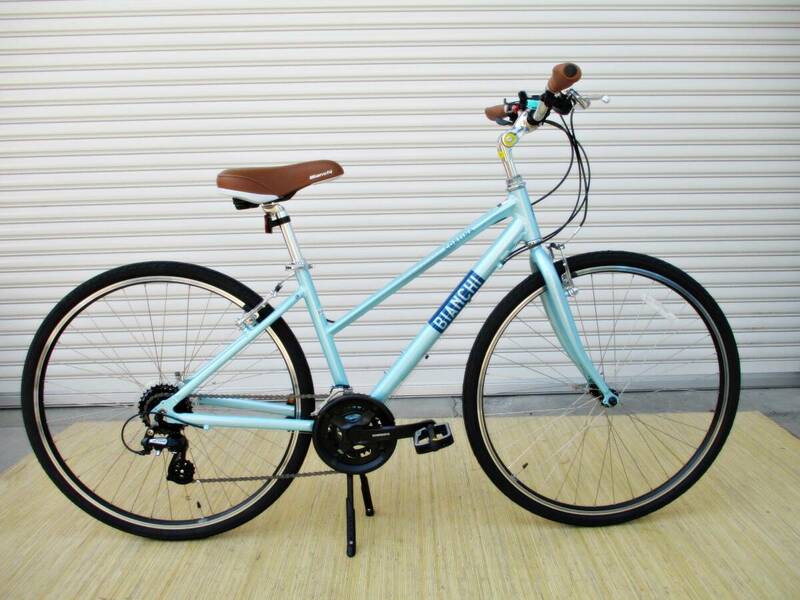 【極美品】【ほぼ未使用】BIANCHI　CORTINA クロスバイク　動作良好　バッグ付　複数パーツあり　自転車　ビアンキ コルティナ 