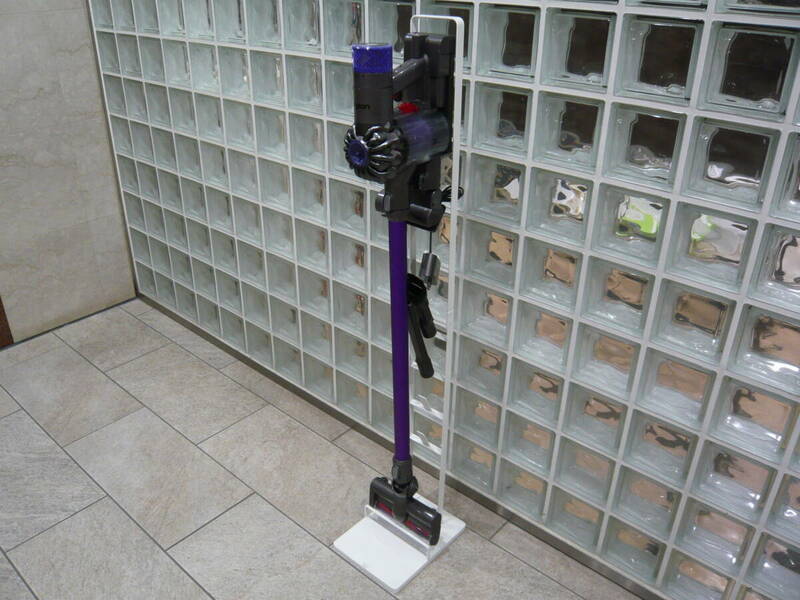 ☆ ダイソン dyson 充電式 コードレス サイクロン クリーナー V6 motorhead ハンディ 掃除機 収納ラック付き！ ☆