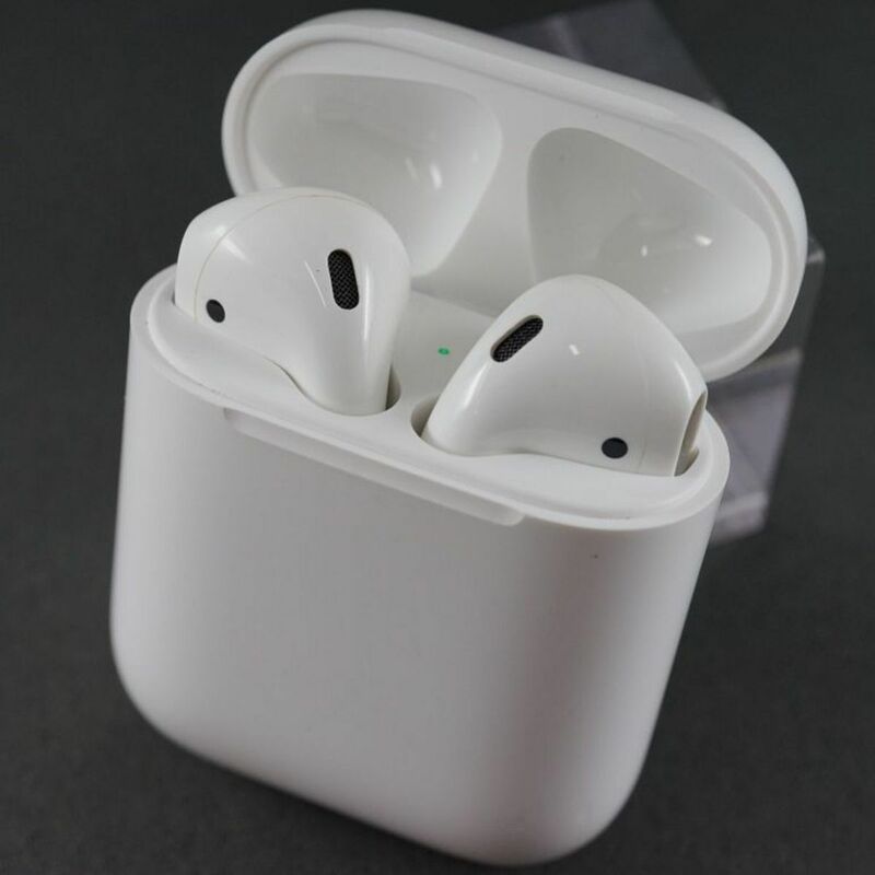 Apple AirPods with Charging Case エアーポッズ イヤホン チャージングケース USED美品 第二世代 Bluetooth MV7N2J/A 完動品 中古 V9119