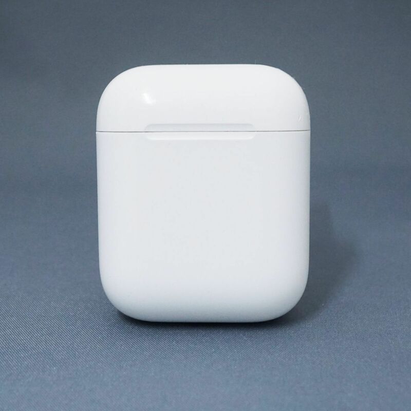 Apple AirPods with Charging Case エアーポッズ 充電ケースのみ 第二世代 USED美品 ワイヤレスイヤホン MV7N2J/A 完動品 V9002