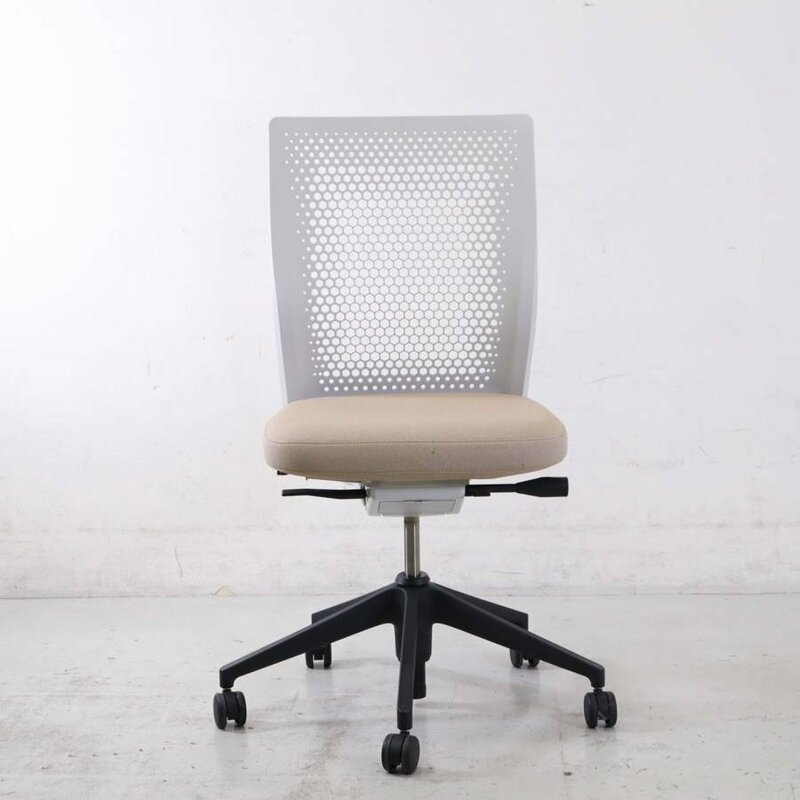 vitra. ヴィトラ【ID Air】ID Chair Concept IDチェア デスクチェア 肘なし 布張り ベージュ系 アントニオ・チッテリオ IDエア★837h08