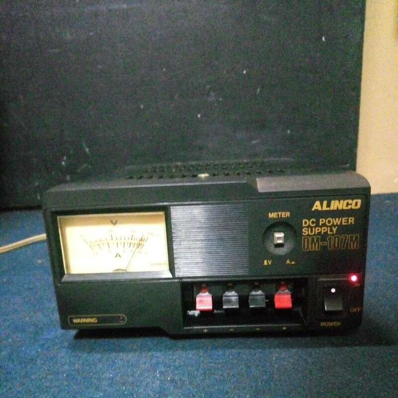 ALINCO アルインコ アマチュア無線 安定化電源「DM-107M」 AC100V DC13.8V/4A ブラック 約19×15cm 厚さ約8cm 通電確認済み ジャンク AD-13