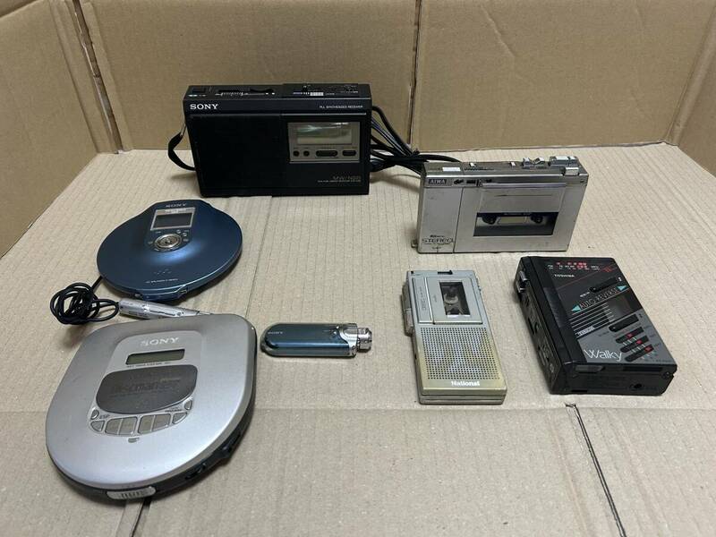 SONY D-475 CDウォークマン、SONY D-NE900 CDウォークマン、SONY ICR-N30 ラジオ、AIWA TP-S30 カッセトレコーダーなど.説明に確認ください