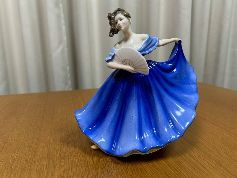 Royal Doulton ロイヤルドルトン　HN2791 ELAINE 磁器人形　英国製