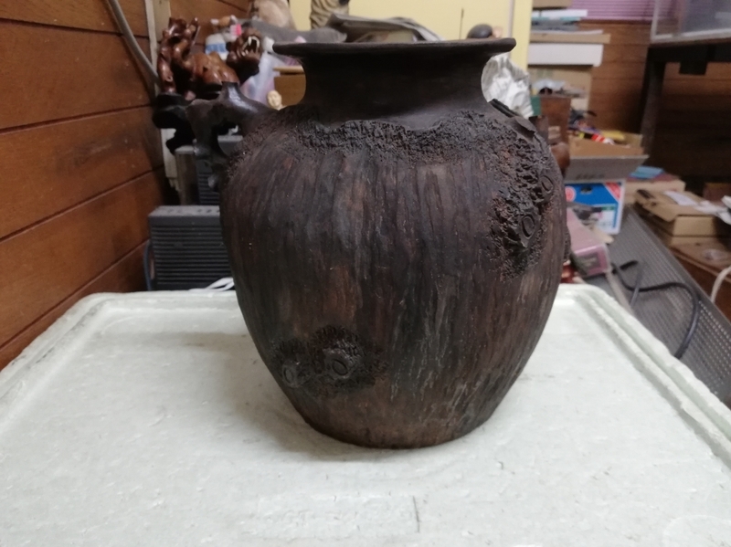 旧家買い出し品　　花瓶　壺　古美術　古い　中国物　切り株　高さ23㎝　作家物　　同梱包可能
