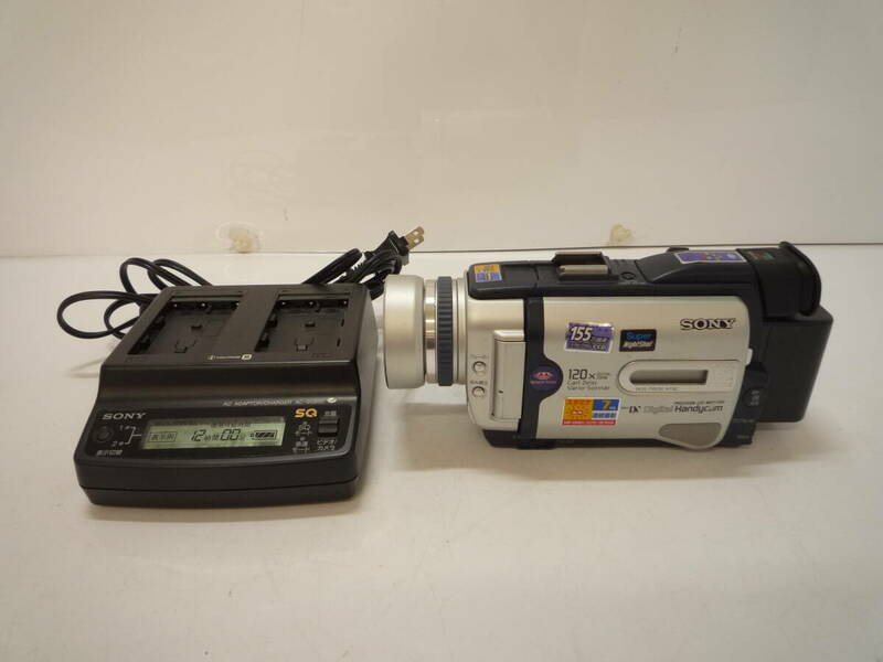 ☆SONY　ハンディカム　DCR-TRV30 【充電器付】　デジタルビデオカメラレコーダー　ビデオカメラ　ソニー