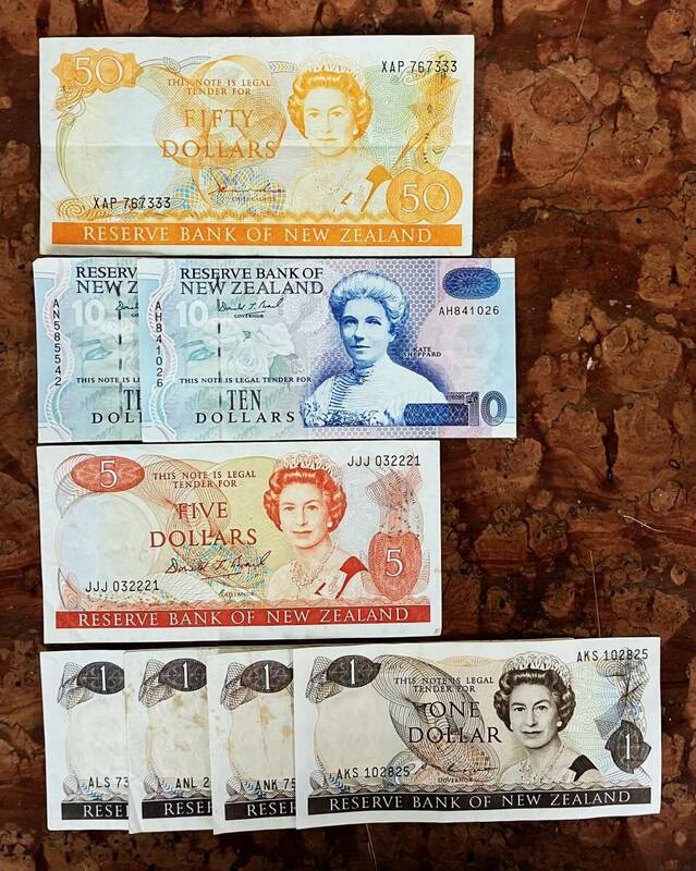 ●ニュージーランド紙幣●旧ニュージーランド紙幣（１～５０ドル ）の計８枚（７９ドル）　１セット●ｔｚ967