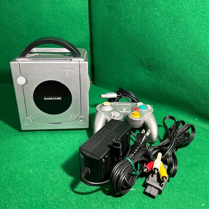 Nintendo／ 任天堂　 GAMECUBE／ゲームキューブ 本体 コントローラー　DOL-001(JPN)　日本製　動作確認済み! 動作良好　シルバー
