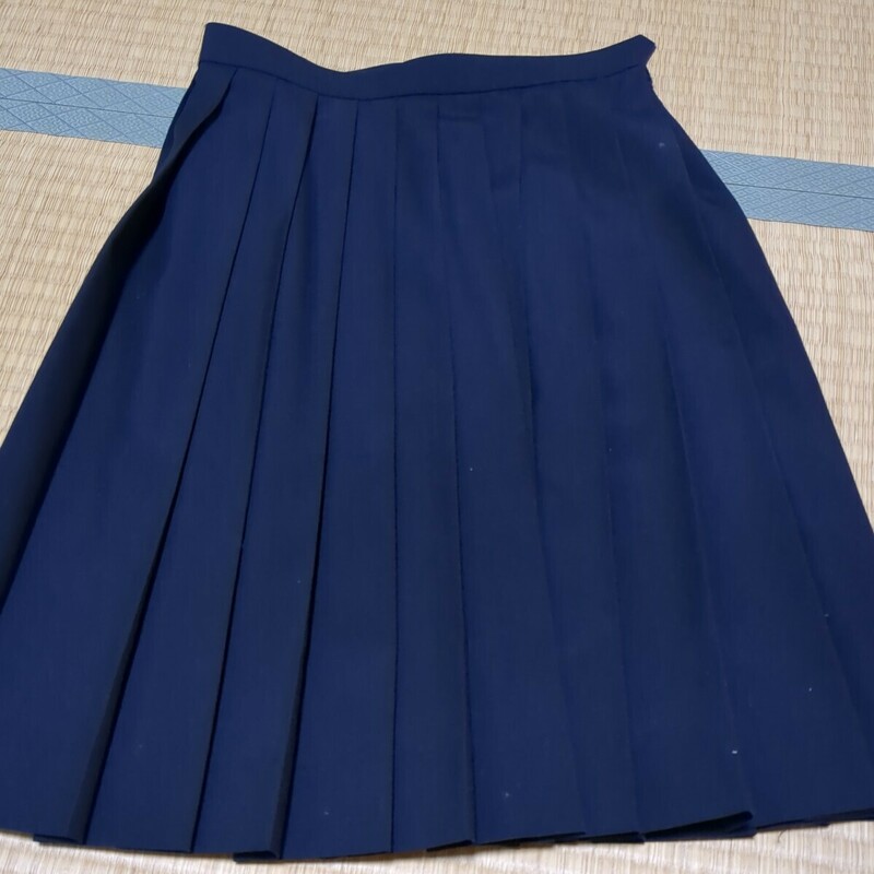 紺色スカート プリーツスカート　夏服　ウエスト６９-丈５３　【匿名配送】ひざ丈スカート