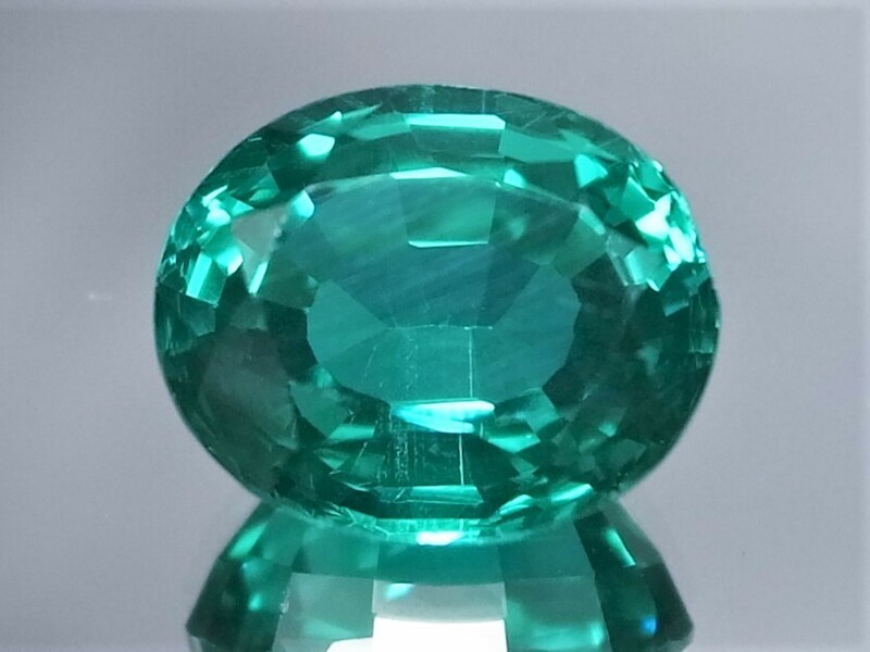 ７．８８５ct 新品大粒・グリーンブルーパライバカラー 合成人造宝石ヤグセラミック ・ＹＡＧ （イットリウム・アルミニウム・ガーネット