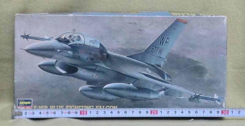 【ハセガワ】　アメリカ空軍　練習機　F-16B plus 　ファイティング ファルコン　1/72スケール　【未組立/ジャンク品】