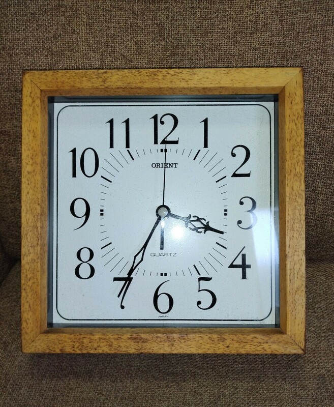 K224【動作品】 ORIENT オリエント QUARTZ(クオーツ) 壁掛け時計 掛け時計 木枠 木製 アンティーク レトロ