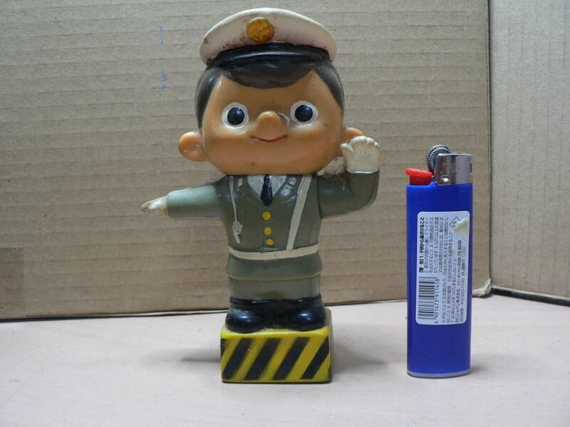 富士銀行 警官 貯金箱 ソフビ 人形 フィギュア 警察 交通警官 レトロ 企業 ノベルティ 置物 人形