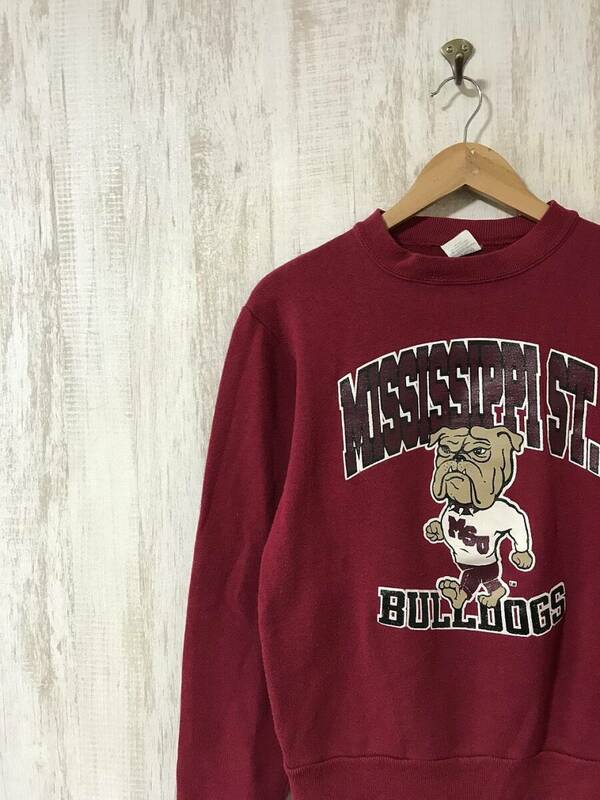 at119☆【USA製 90s アメリカ古着 MISSISSIPPI ST BULLDOGS トレーナー】OFFICIALLY LICENSED PRODUCT スウェットシャツ 赤系 XL (18-20)　