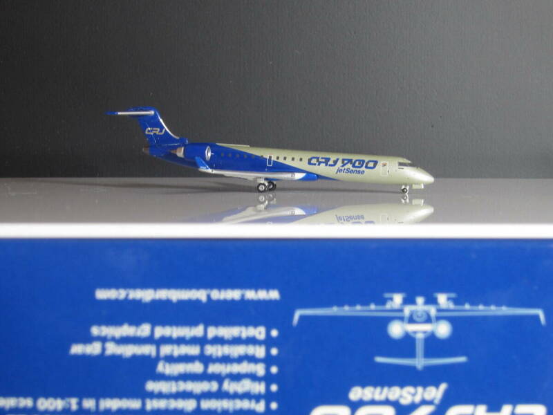 ◆ハウスカラー [ｊｅｔＳｅｎｓｅ]◆Gemini Jets [1:400]◆ＢＯＭＢＡＲＤＩＥＲ　ＣＲＪ７００