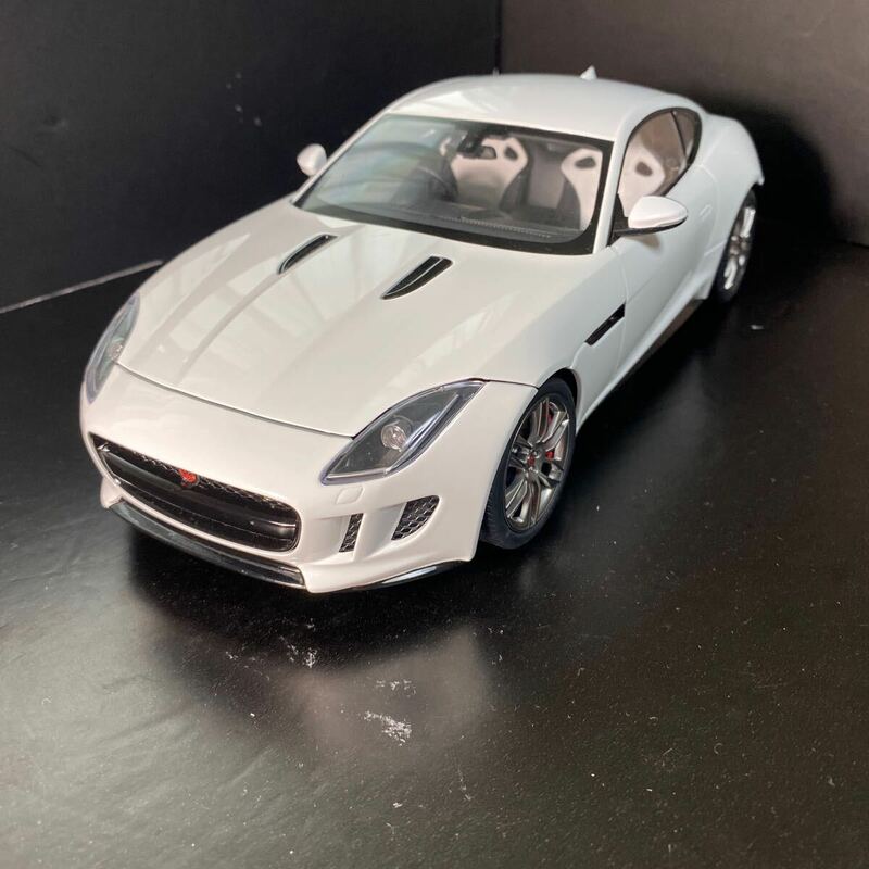 【今週末までの限定価格セール】Autoart ジャガー Ｆtype Ｒクーペ (1/18)