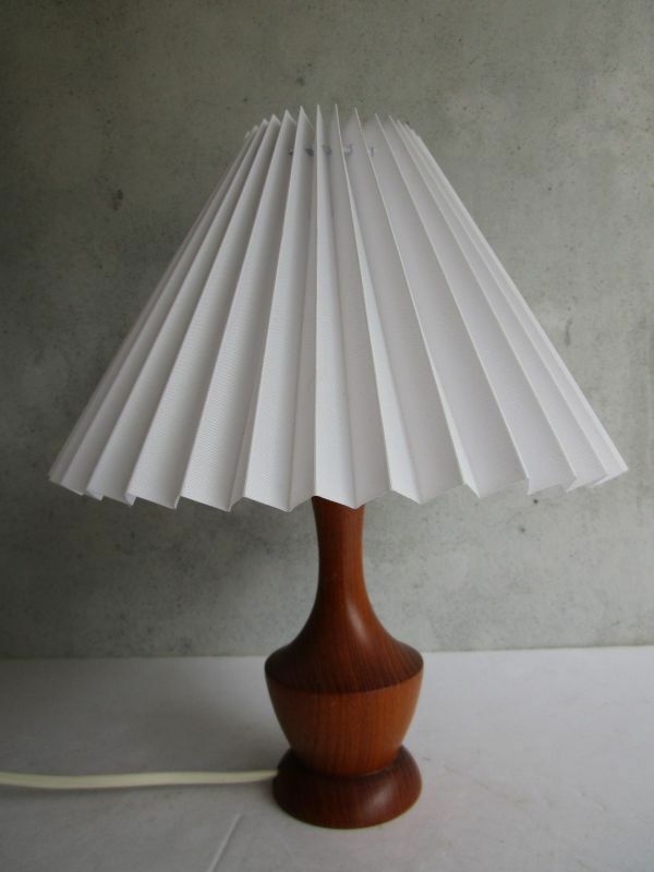 北欧スウェーデン 1960年代 Markslojd社 シェード付き 木製 チーク無垢材 テーブルランプ 28.5cmH ウェグナー/Le klint/スーホルム/DOMUS