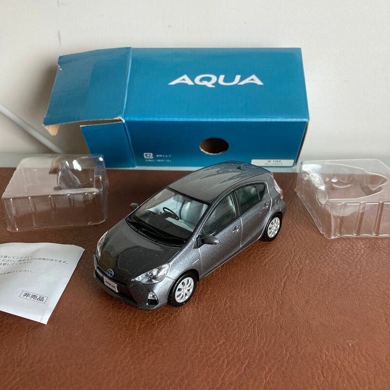 【送料無料】TOYOTA AQUA トヨタ アクア ミニカー カラーサンプル グレーメタリック