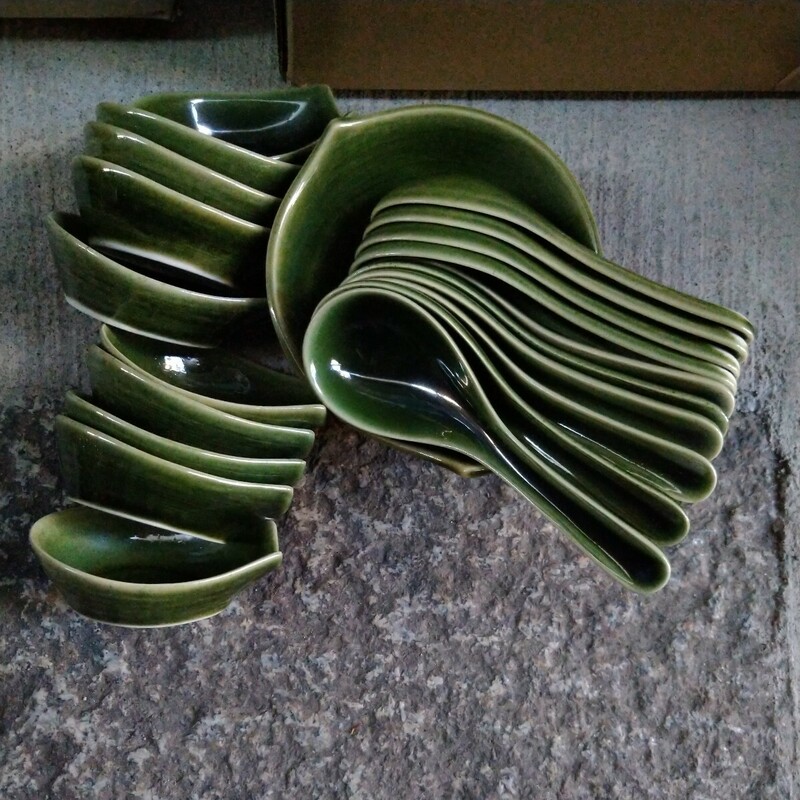 和食器 陶器　緑　ほぼ未使用　レンゲ　レンゲ置き　１０個セット　まとめ売り　倉庫整理品