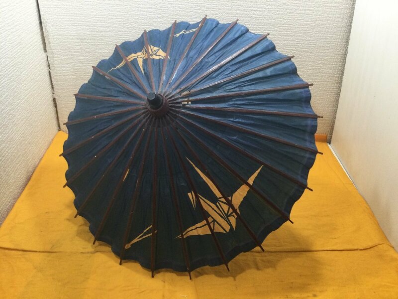 芸者置屋　放出品！！番傘　蛇の目傘　和傘　折り鶴　模様　全長44.5cm 日本舞踊舞台　小道具　着物　和装小物　芸妓　舞妓　和服